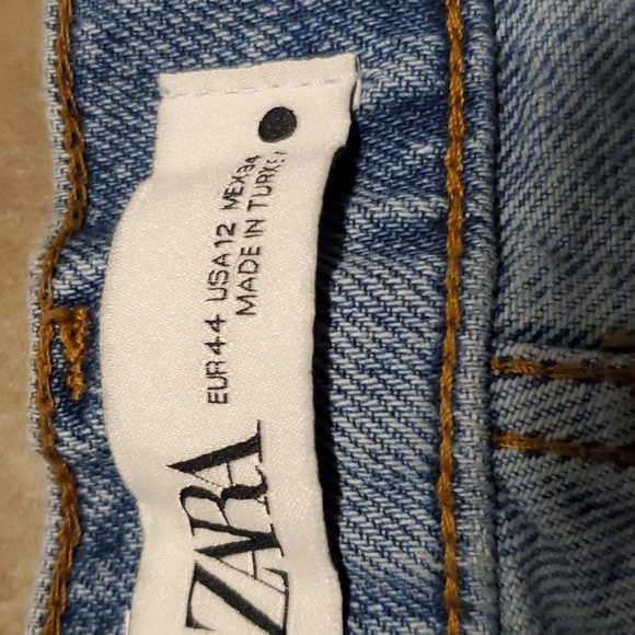 Zara 90's Jeans - Picture 2 of 4